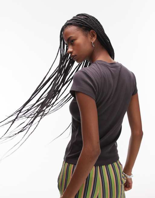Camiseta gris carbón básica con bordado de guindilla de Topshop, 4 de 4