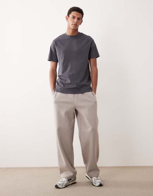 Camiseta gris carbón básica de corte estándar Essentials de ASOS DESIGN, 2 de 5