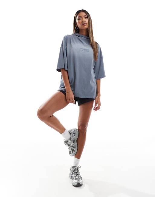  Camiseta gris carbón con cuello subido y lavado ácido de Weekend Collective