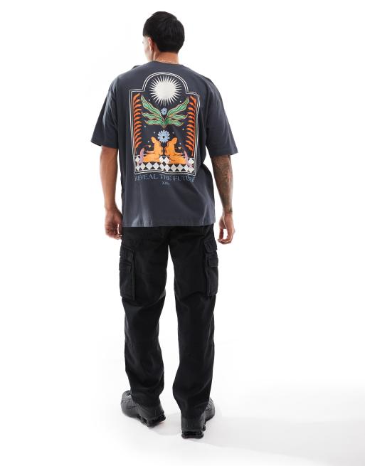 Camiseta gris carbón extragrande con estampado cósmico en la espalda de ASOS DESIGN