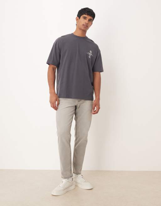 Camiseta gris carbón extragrande con estampado gráfico celestial de ASOS DESIGN, 2 de 5