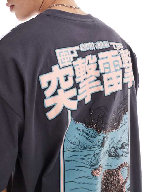Camiseta gris carbón extragrande con estampado gráfico estilo sukajan en la espalda de ASOS DESIGN, 3 de 4
