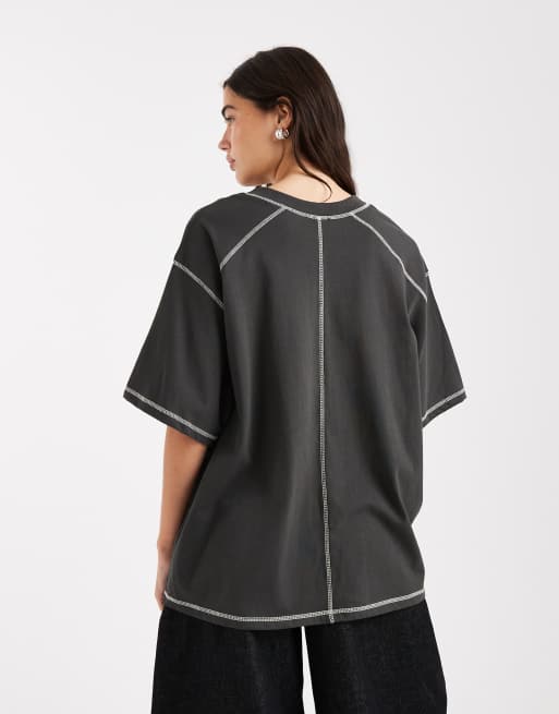 Camiseta gris carbón extragrande de manga corta con costuras en contraste de ASOS DESIGN, 2 de 4