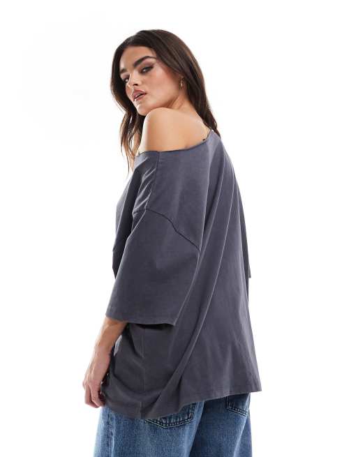 Camiseta gris carbón lavado holgada con hombro descubierto de ASOS DESIGN, 3 de 4