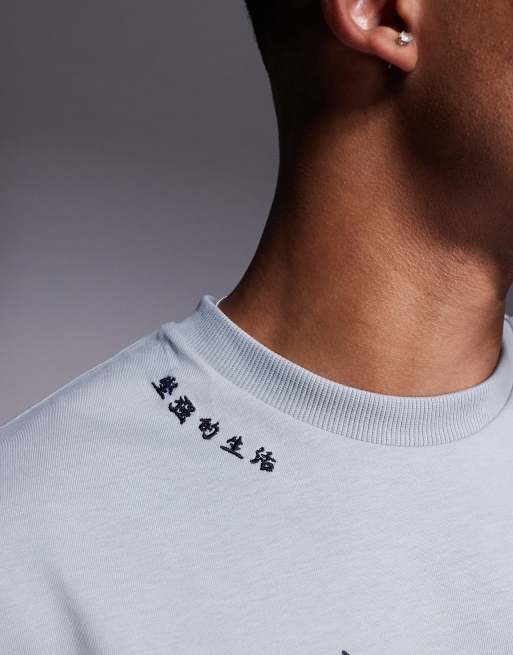 Camiseta gris claro con diseño de dragón japonés bordado de River Island, 3 de 4