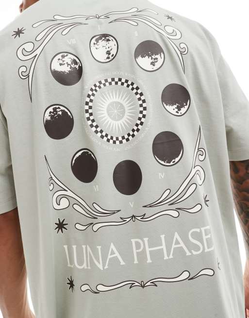 Camiseta gris claro extragrande con estampado cósmico en la espalda de ASOS DESIGN, 3 de 4