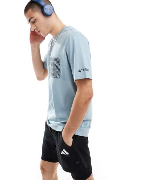 Camiseta gris con bolsillo de parche Terrex de adidas Outdoor - view 1