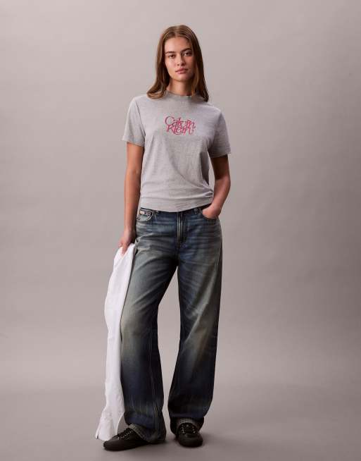Camiseta gris con detalle de texto de Calvin Klein Jeans, 3 de 4