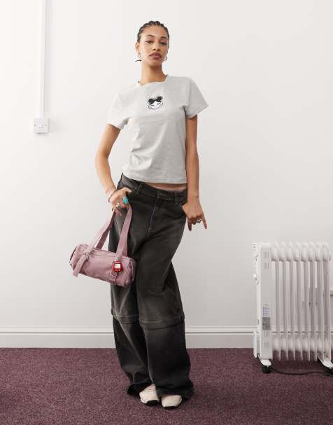 Camiseta gris con diseño encogido y estampado gráfico de chica con chicle de COLLUSION - view 1