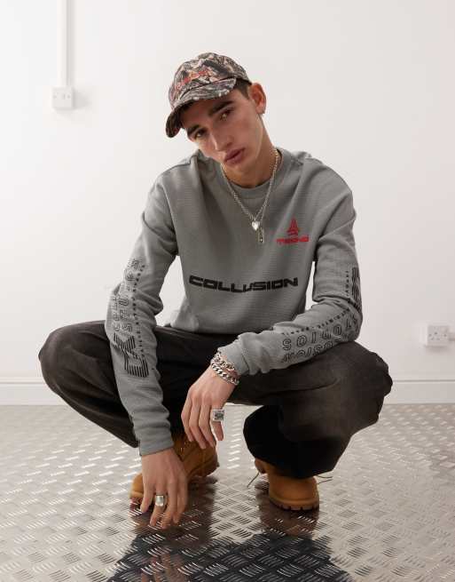 Camiseta gris con estampado deportivo de fútbol y acabado gofrado de algodón de COLLUSION 