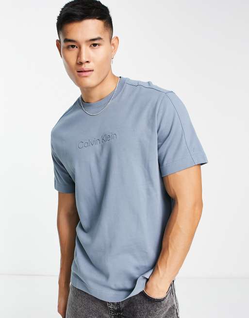 Camiseta gris con logo de Calvin Klein