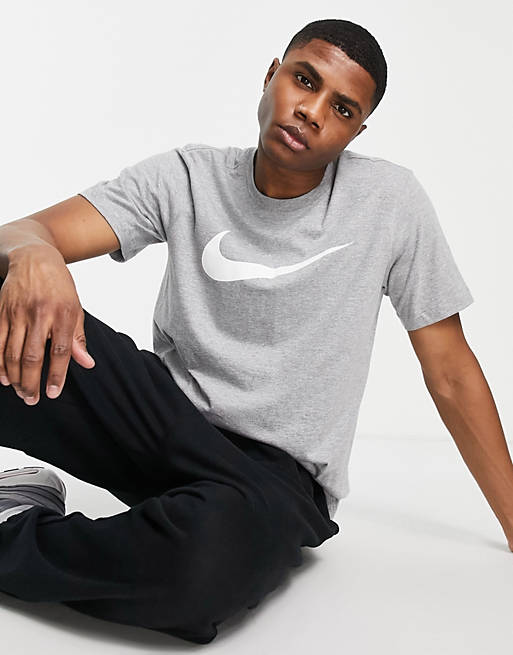 Hombre Tops | Camiseta gris con logo de Nike - ZT42025