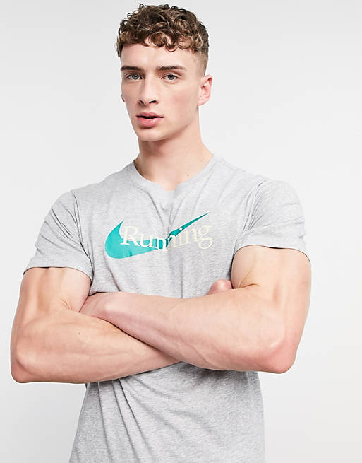 Hombre Tops | Camiseta gris con logo en el pecho de Nike Running - EJ78444