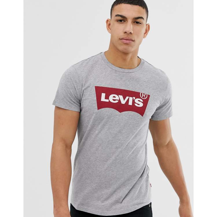 Camiseta gris con logo estilo ala de murci lago de Levi s