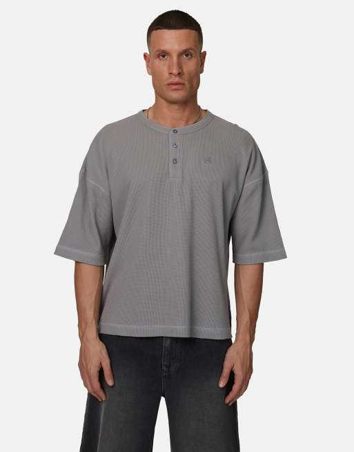 Camiseta gris de corte cuadrado con gráfico de punto gofrado de Good For Nothing, 4 de 4