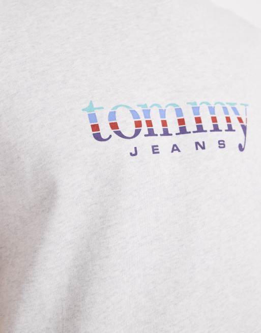 Camiseta gris de corte slim con estampado gráfico del logo en el centro de Tommy Jeans, 4 de 5
