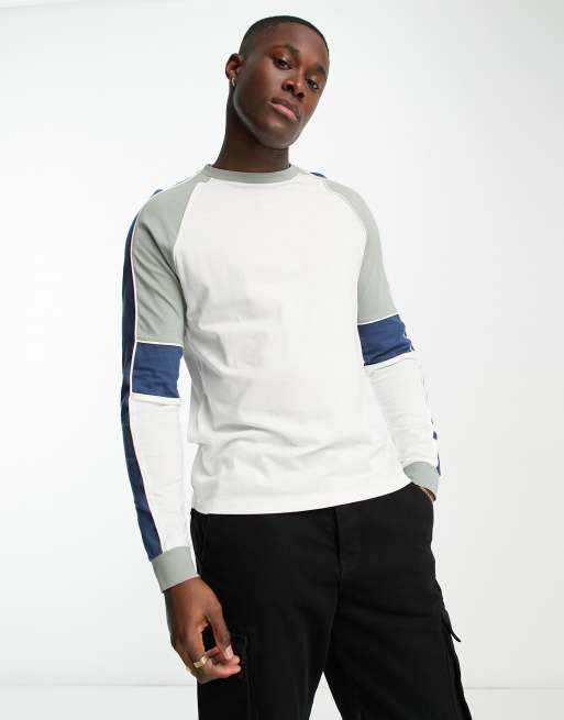 Camiseta gris de manga larga diseño color block de ASOS DESIGN