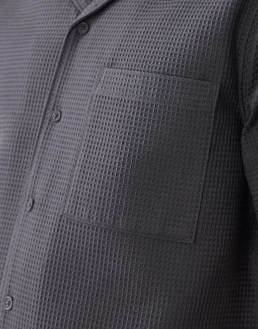 Camiseta gris de punto gofrado de New Look (parte de un conjunto), 3 de 5