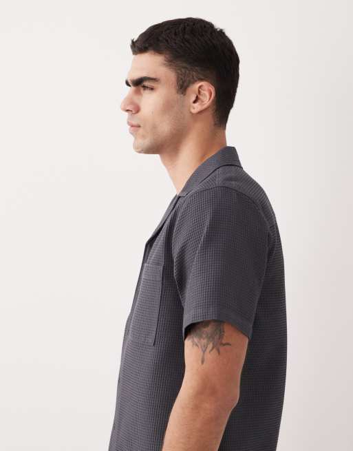 Camiseta gris de punto gofrado de New Look (parte de un conjunto), 4 de 5