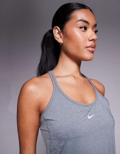 Camiseta gris de tirantes Dri-FIT de Nike One Training, 2 de 4