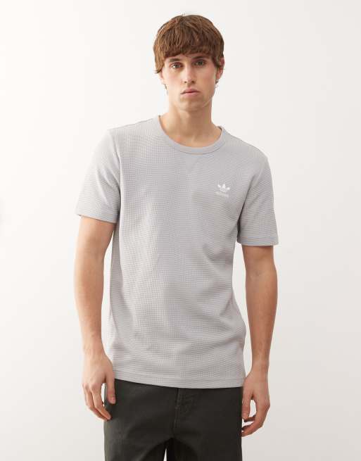 Camiseta gris dos básica de tejido gofrado Trefoil Essentials de adidas Originals