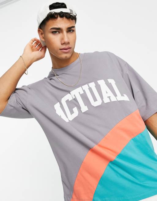 Camiseta gris extragrande con diseño de paneles cosidos curvos y logo de ASOS Actual