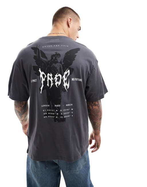 Camiseta gris extragrande con estampado de ángel y texto 