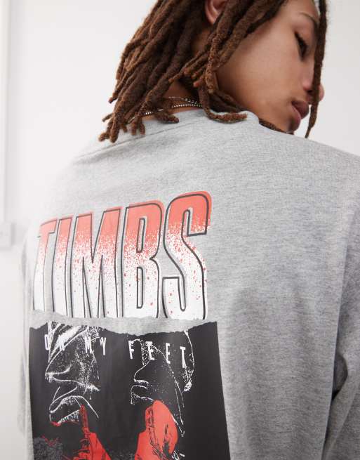 Camiseta gris extragrande con estampado trasero de zapatos de 6" de Timberland, 2 de 4