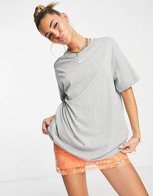 Mujer Tops | Camiseta gris extragrande con logo pequeño de Nike - TS66734
