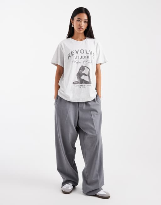 Camiseta gris hielo jaspeado de corte estándar con gráfico "Pilates Studios" de ASOS DESIGN, 3 de 4