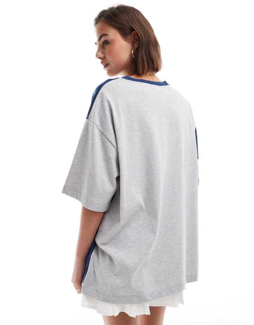 Camiseta gris jaspeado extragrande con estampado gráfico de estilo deportivo de ASOS DESIGN, 2 de 4