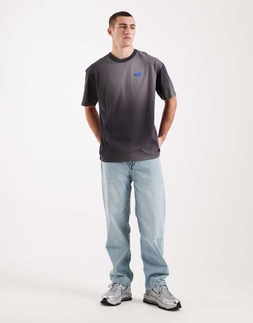 Camiseta gris lavado Premium Essentials de Nike, 2 de 5
