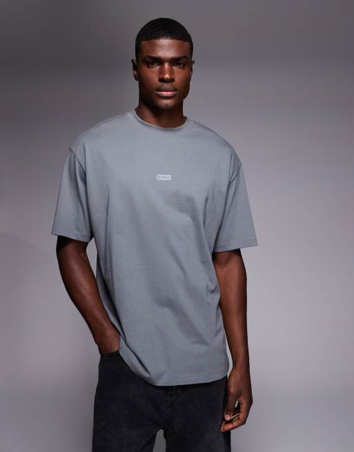Camiseta gris medio extragrande con logo estampado en el centro y la espalda Nalono de HUGO BLUE, 3 de 5