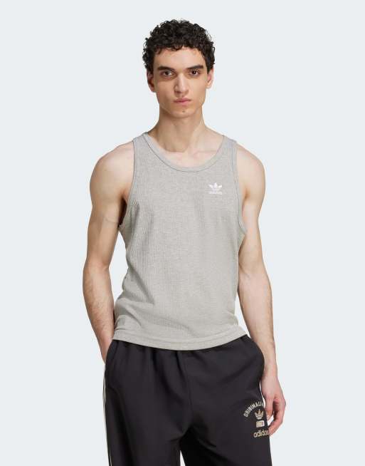 Camiseta gris medio jaspeado y blanca básica de tirantes Trefoil Essentials de adidas Originals