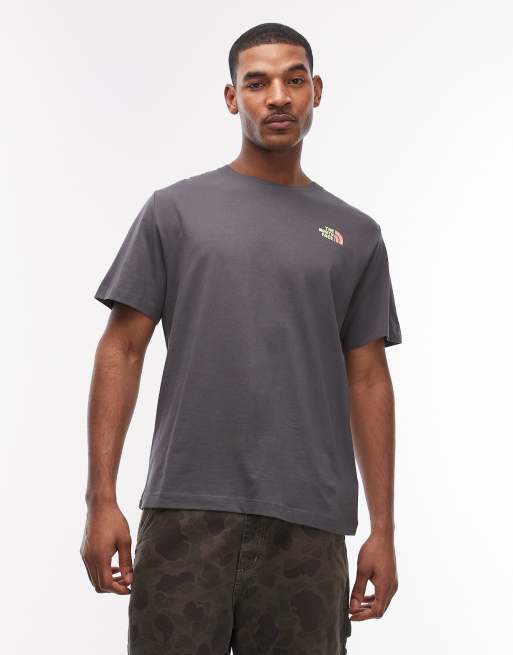 Camiseta gris oscuro con logo estampado en la espalda Bubble de The North Face, 3 de 5