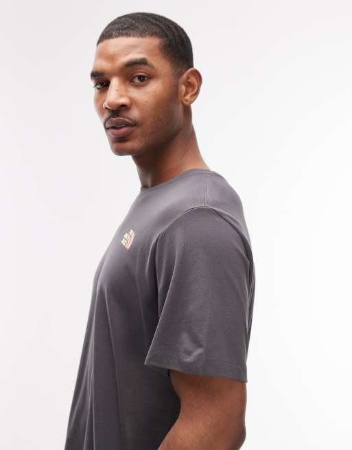 Camiseta gris oscuro con logo estampado en la espalda Bubble de The North Face, 4 de 5