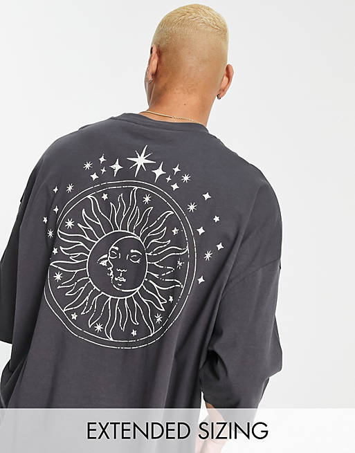 Hombre Other | Camiseta gris oscuro extragrande con estampado celestial en la espalda de ASOS DESIGN - TG64739