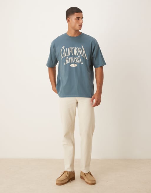 Camiseta gris oscuro extragrande con gráfico de ciudad de ASOS DESIGN, 2 de 5