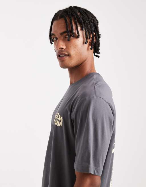Camiseta gris oscuro holgada con estampado trasero "Chase the Sun" de ONLY & SONS, 4 de 5