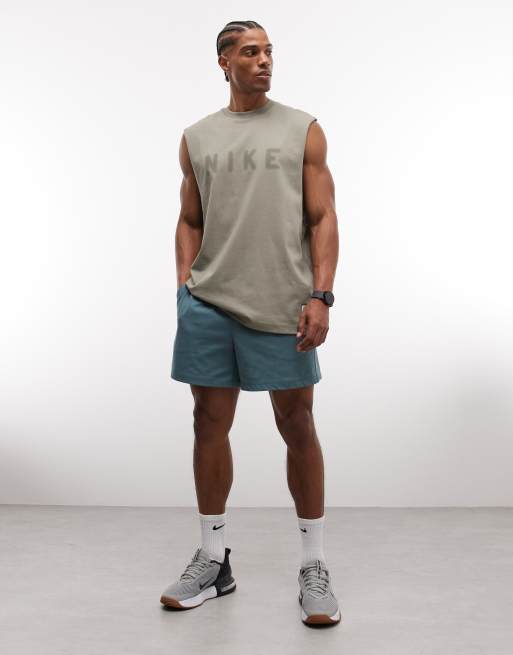 Camiseta gris sin mangas con logo en el pecho Athletic Club de Nike Training, 2 de 5