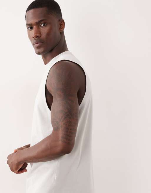 Camiseta gris sin mangas de corte estándar de mezcla de algodón breatheMAX™ Lite de ASOS DESIGN , 4 de 7
