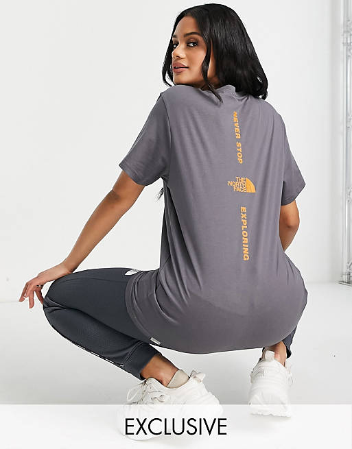 Mujer Tops | Camiseta gris Vertical exclusiva en ASOS de The North Face - DE87532