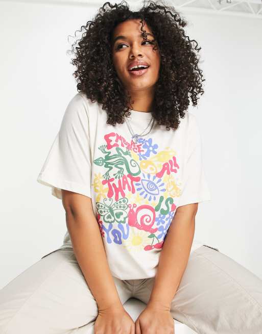 Camiseta holgada con estampado gráfico retro variado de Daisy Street Plus