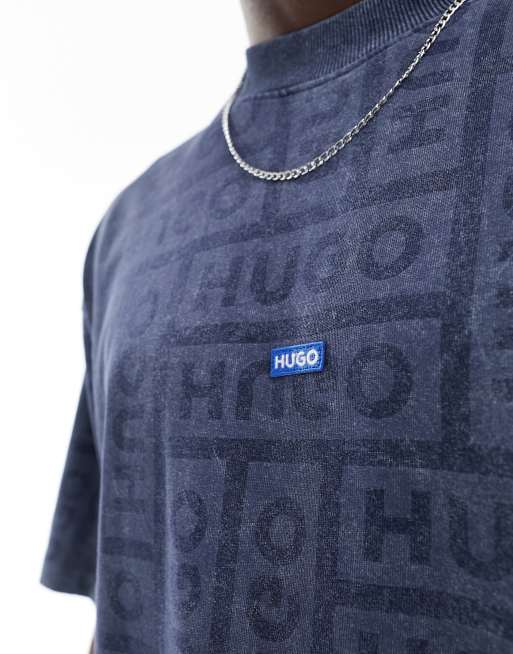 Camiseta holgada con lavado azul y estampado integral del logo de HUGO BLUE, 2 de 4