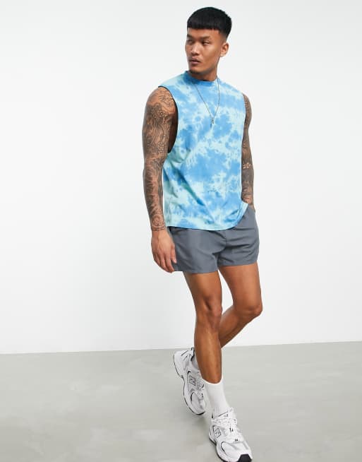Camiseta holgada sin mangas con efecto tie dye y estampado surfero en la espalda de ASOS DESIGN, 3 de 4