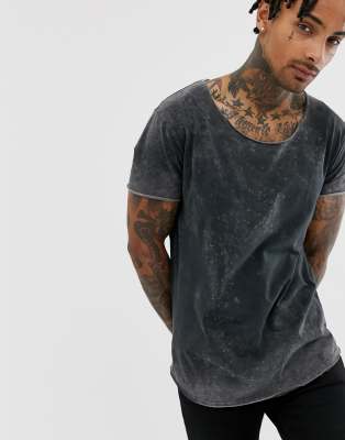 Camiseta larga de corte holgado con cuello redondo con lavado ácido y bajo redondeado de ASOS