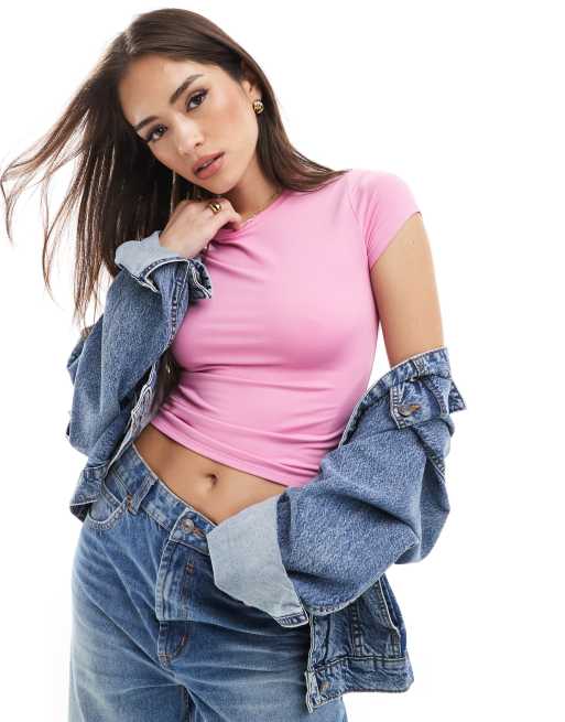 Camiseta larga rosa con diseño encogido de Hollister