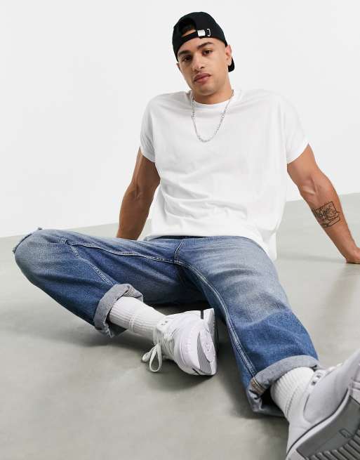 Camiseta larga y extragrande con cuello redondo y manga remangada en blanco de ASOS DESIGN, 4 de 4