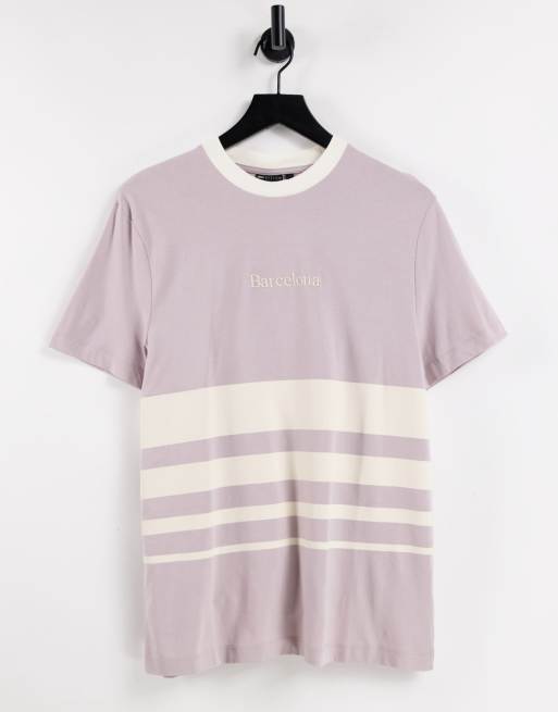 Camiseta lila con diseño color block y bordado 