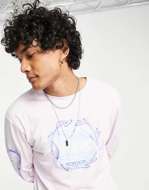 Camiseta lila con gráfico floral y trébol de adidas Originals |